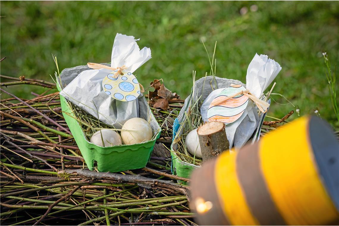 Osternester werden traditionell im Garten versteckt. Diese stammen aus dem Backnanger Naturkindergarten Etzwiese. Foto: Alexander Becher