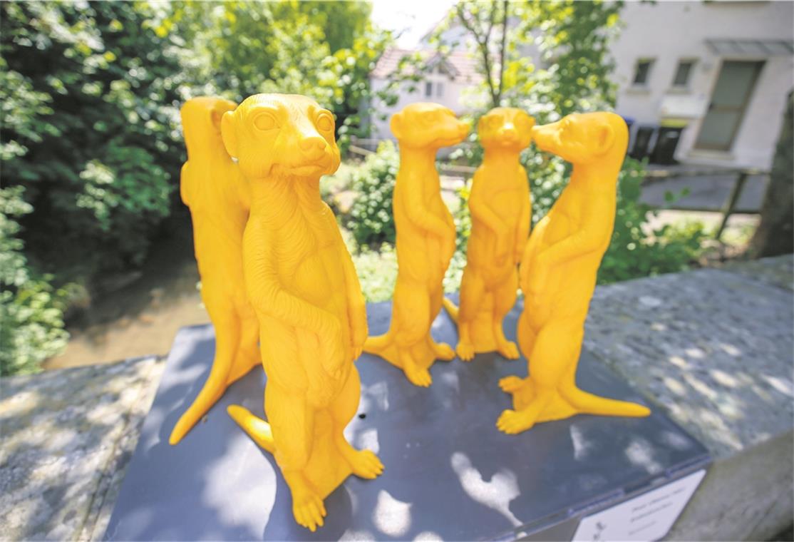 Skulpturen schmücken Weissach Ottmar Hörl will mit den gelben Erdmännchen anregen, über die Natur nachzudenken.
