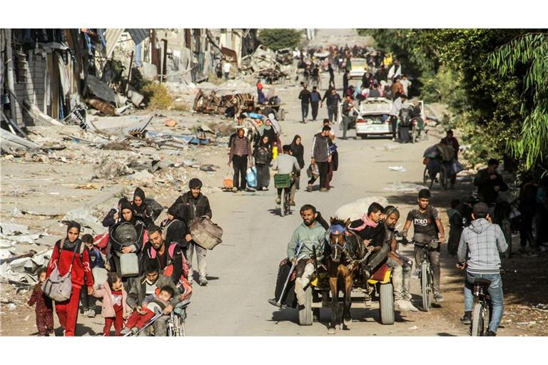 Palästinenser fliehen nach einer Militäroperation der Armee im nördlichen Gazastreifen. (Archivbild)