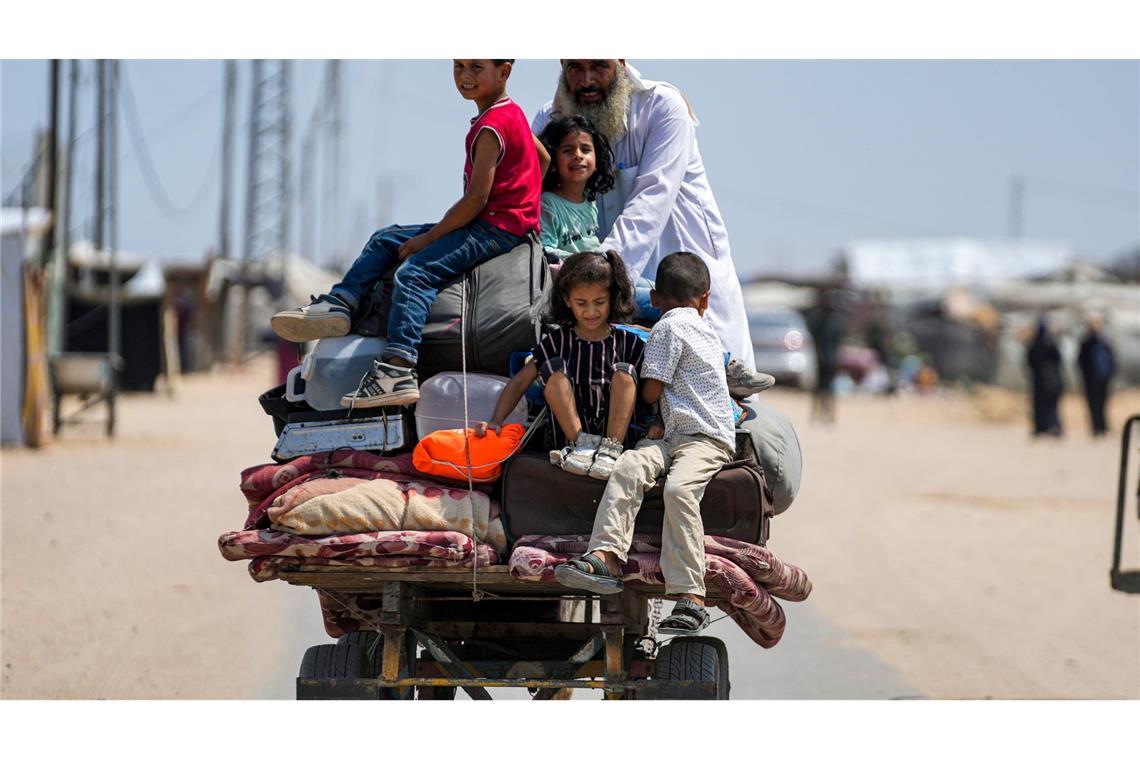 Palästinenser sind innerhalb des Gazastreifens auf der Flucht. Eine Waffenruhe könnte ihr Los lindern.