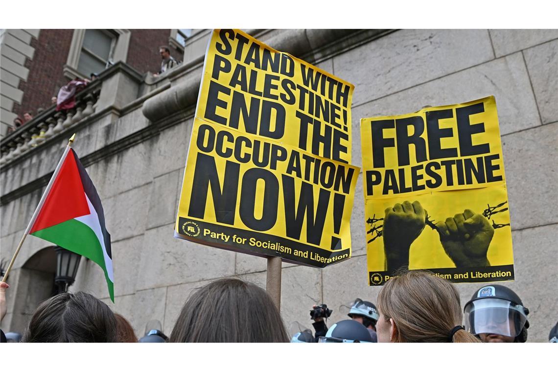 Palästinensische Unterstützer protestierten in der Nähe der Columbia University.