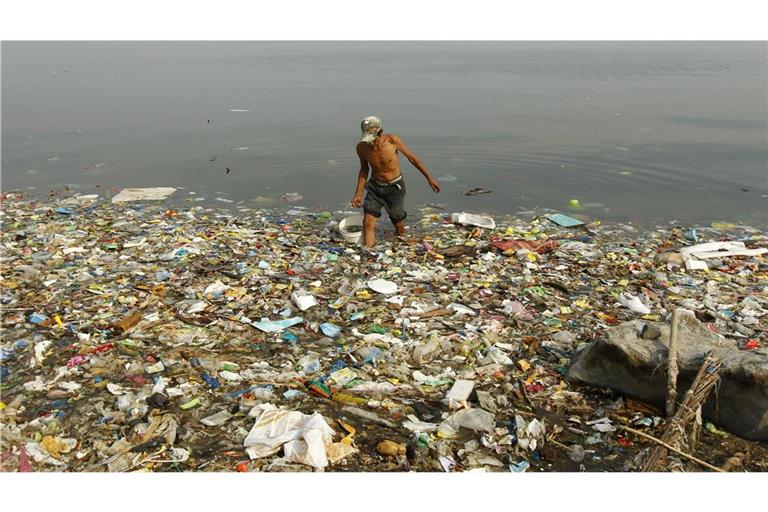 Paradiesischer Strand oder Hölle voller Plastik? Die Vermüllung ist weit fortgeschritten.