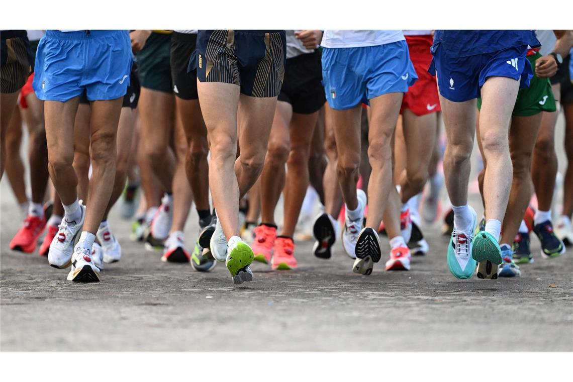 Paris 2024: Teilnehmer von dem Wettbewerb 20 km Gehen versuchen eine Medaille zu bekommen.