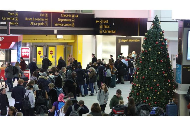 Passagiere am Londoner Flughafen Gatwick. (Archivbild)