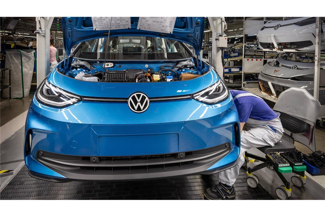 Paukenschlag bei Volkswagen – der Autobauer kündigt eine Reihe von Tarifverträgen.