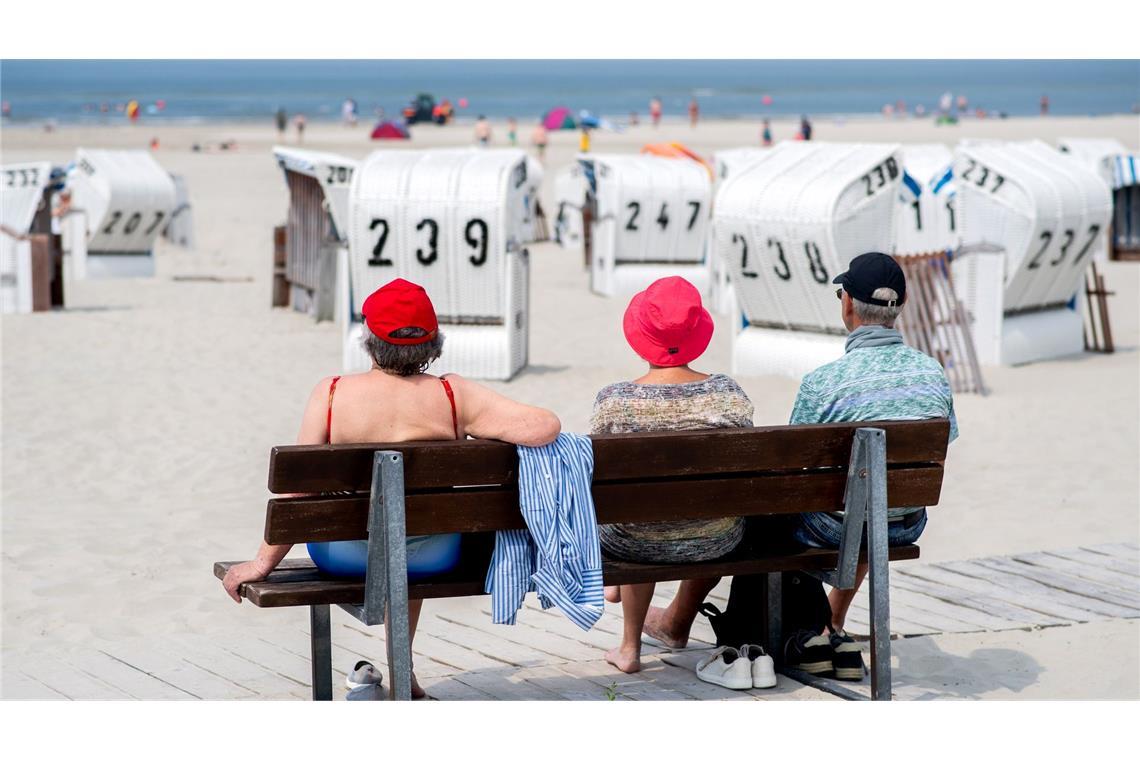 Perfektes Wetter am vierten Tag der Sommerferien in Niedersachsen. Auch die Touristen genießen das sonnige Wetter auf Spiekeroog.