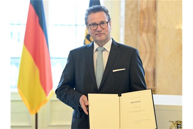 Peter Hauk (CDU), Landwirtschaftsminister von Baden-Württemberg, schaut in die Kamera. Foto: Bernd Weissbrod/dpa