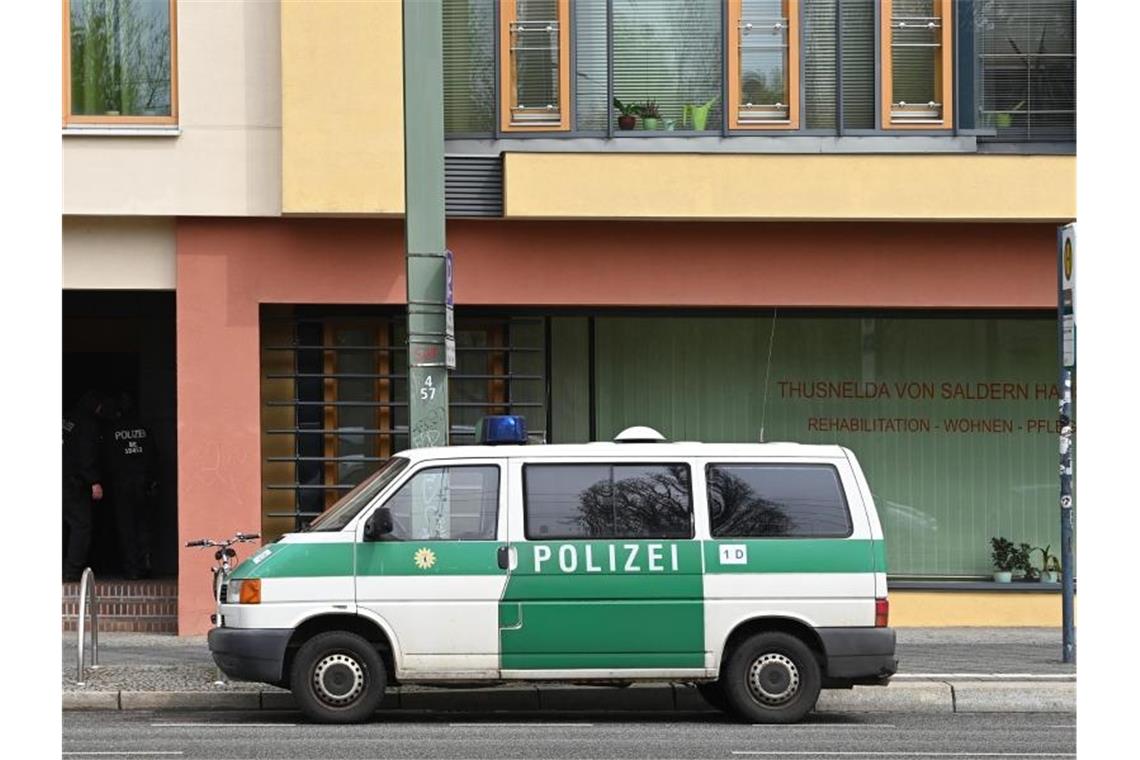 Potsdamer Heim wurde am Tag vor der Gewalttat überprüft Pflegeeinrichtungen wie das Thusnelda-von-Saldern-Haus in Potsdam werden laut brandenburgischem Gesundheitsministerium grundsätzlich einmal im Jahr im Rahmen einer Regelüberwachung aufgesucht. Foto: Soeren Stache/dpa-Zentralbild/dpa