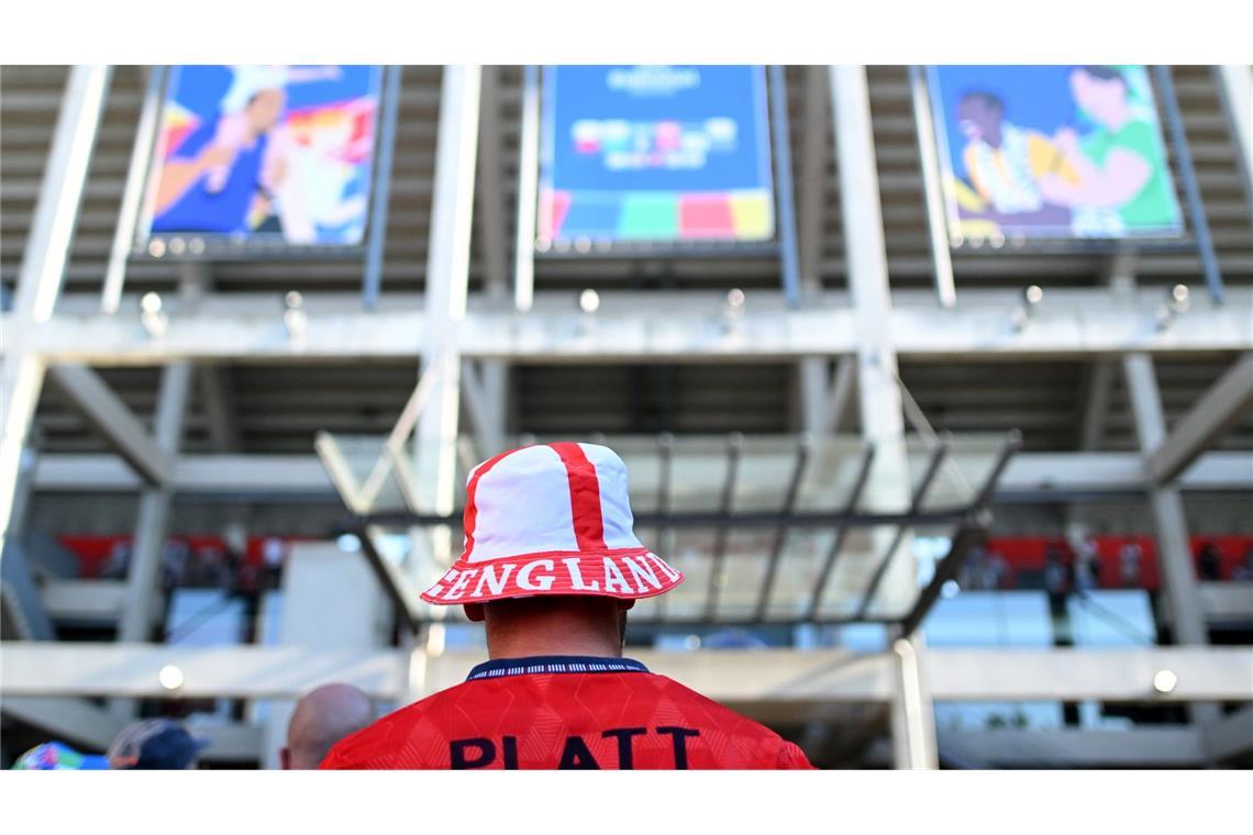 "Platt" - so dürften sich die englischen Fans nach dem 0:0 gegen Slowenien gefühlt haben. Die Engländer, die vor der EM als Titelfavorit gehandelt wurden, konnten auch im dritten Gruppenspiel nicht richtig überzeugen. Trotzdem kommen sie als Gruppenerster weiter.