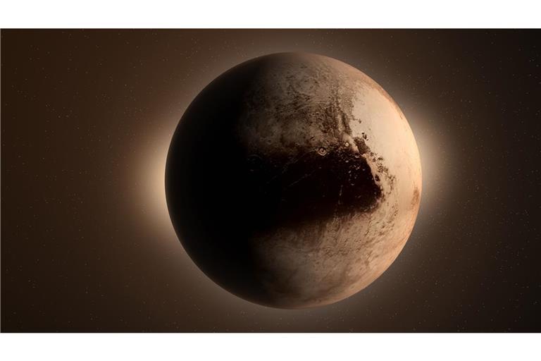 Pluto trennen von unserem Heimatplaneten 4839 Millionen Kilometer. Das entspricht der 32-fachen Distanz zwischen Sonne und Erde. Wegen seiner großen Entfernung ist der eisige Himmelskörper nur mit lichtstarken Teleskopen zu erkennen.