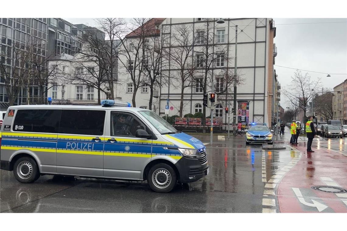 Polizei "mit starken Kräften" vor Ort.