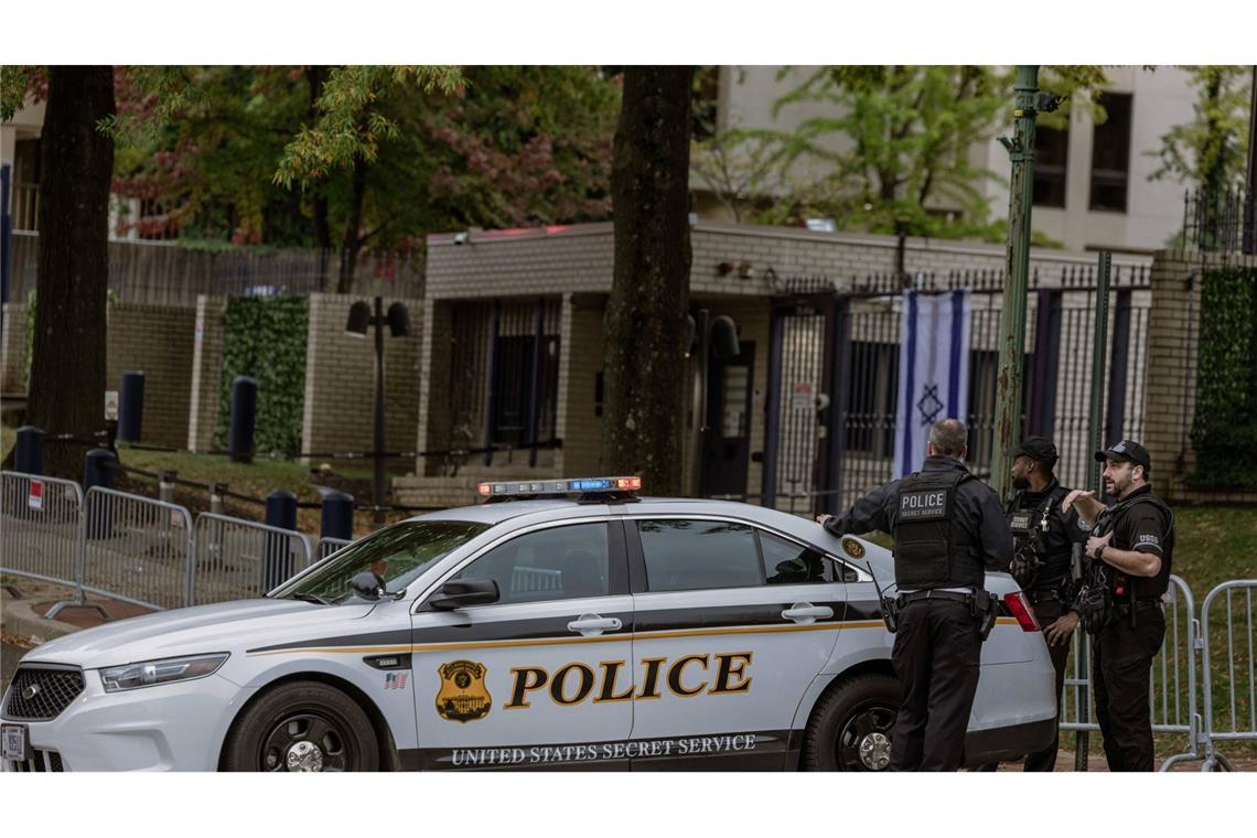 Polizisten vor der israelischen Botschaft in Washington (Symbolbild).