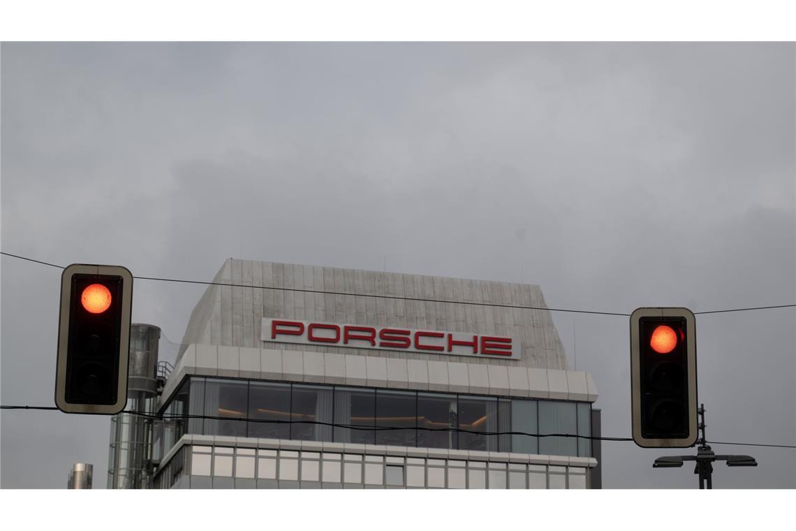 Porsche setzt den Rotstift an - und will rund 1.900 Stellen streichen.