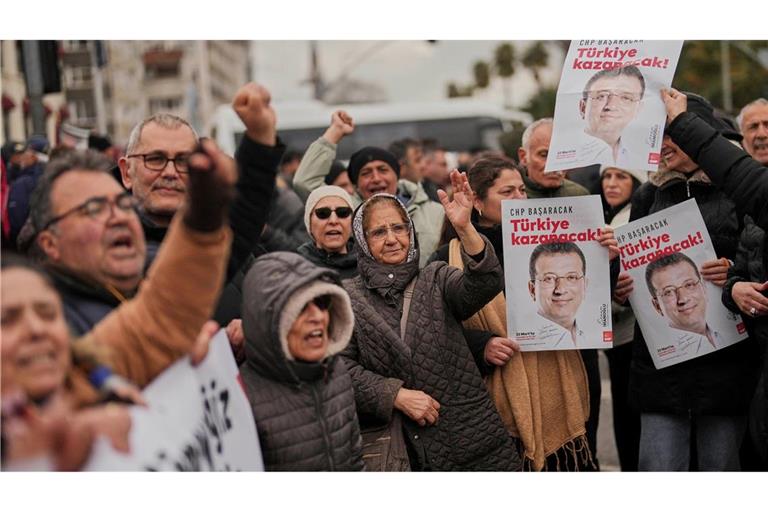 Protest gegen die Festnahme in Istanbul.