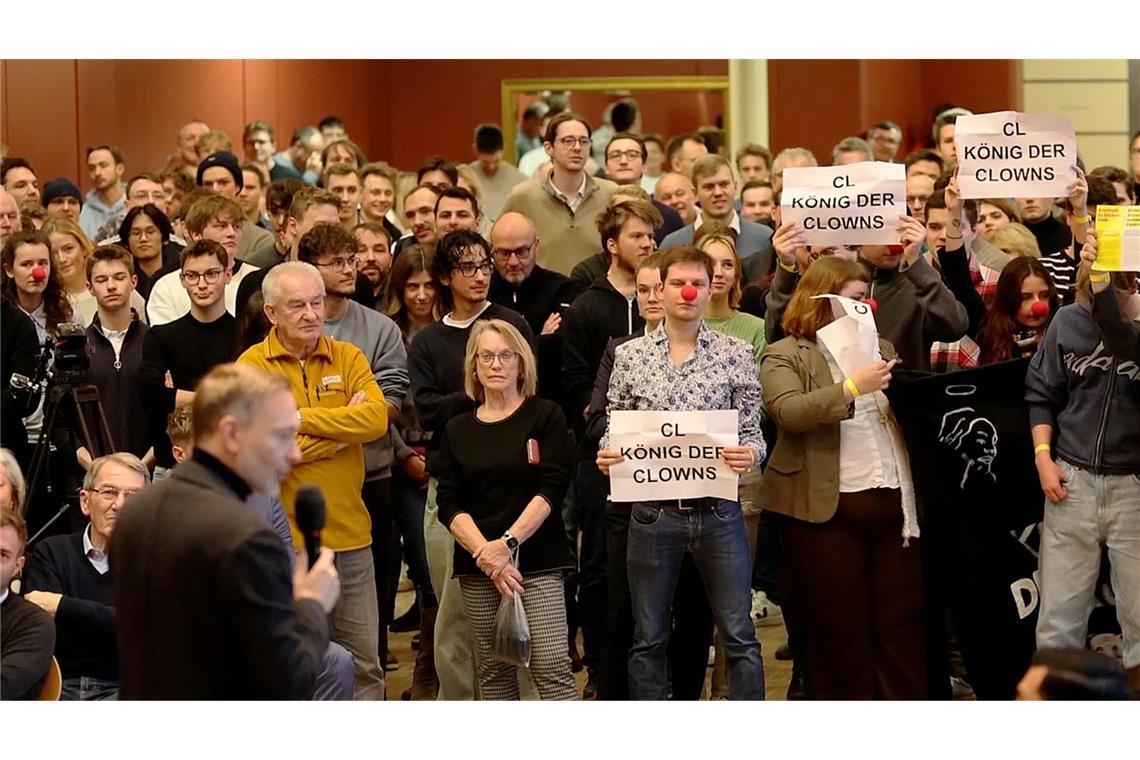 Protest mit Clownsnasen: Störer unterbrechen Lindner-Rede bei Wahlkampfauftritt