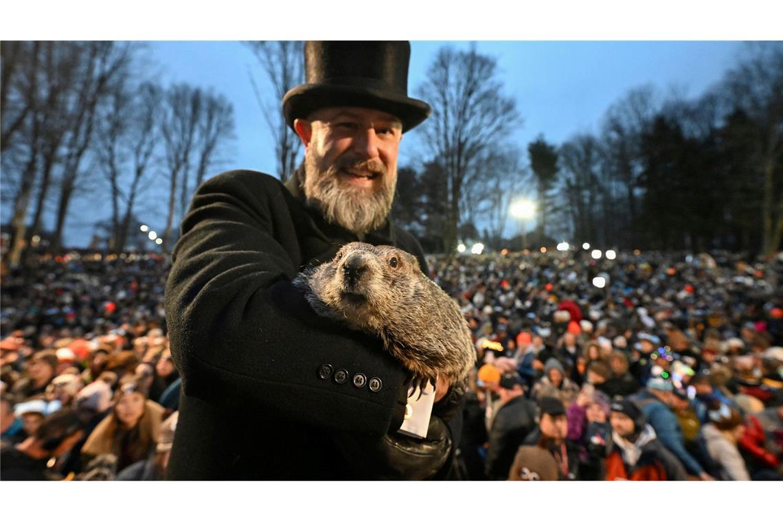 Punxsutawney Phil, das wettervorhersagende Murmeltier, hat sechs weitere Wochen Winterwetter vorausgesagt.