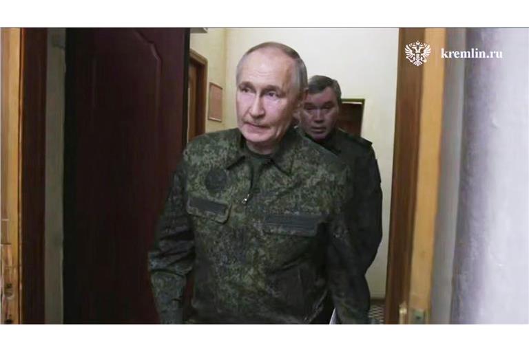 Putin hat erstmals den Frontabschnitt Kursk besucht.