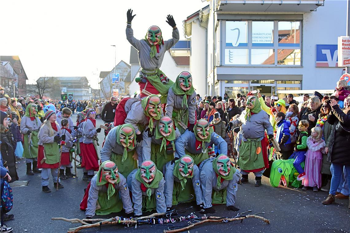 Pyramide der Burghexen aus Oppenweiler. Faschingsverein Burgstetten: Faschingsum...