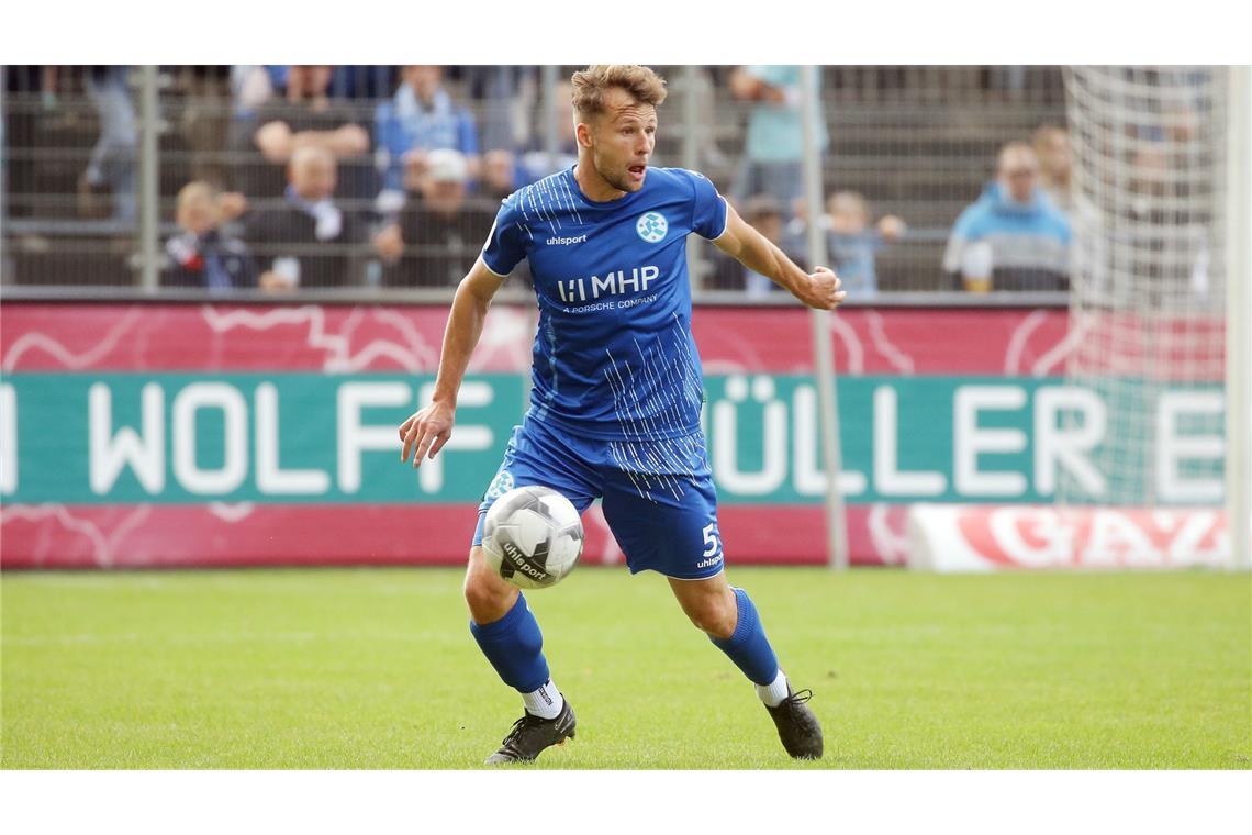 Rechtsverteidiger Marcel Schmidts brachte die Kickers mit einem klasse Schuss in Mainz mit 1:0  in Führung.