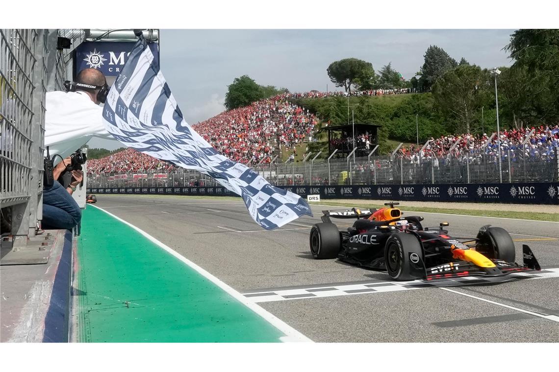 Red-Bull-Pilot Max Verstappen gewinnt auch den Großen Preis von Imola.