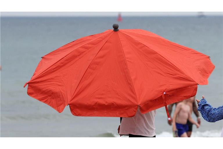 Regenschirm statt Sonnenschirm: In Nordeuropa war der Juli ziemlich nass.