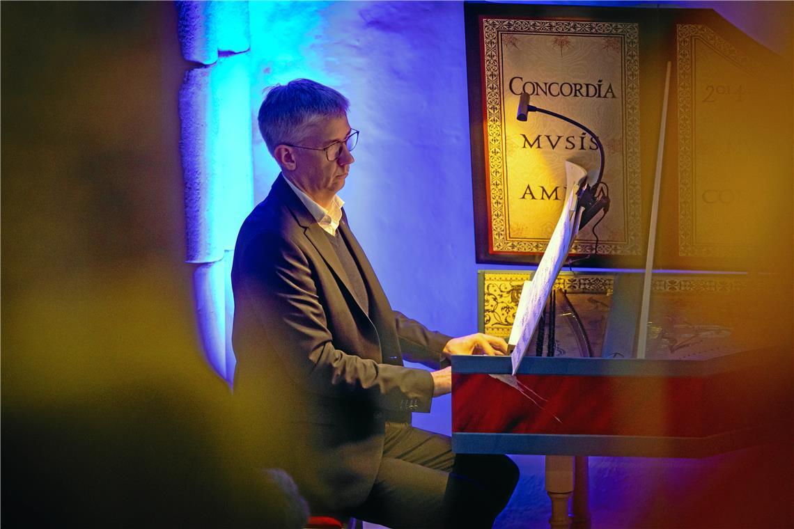 Reiner Schulte erweckt Bachs Musik auf dem Cembalo zum Leben. Foto: Alexander Becher 