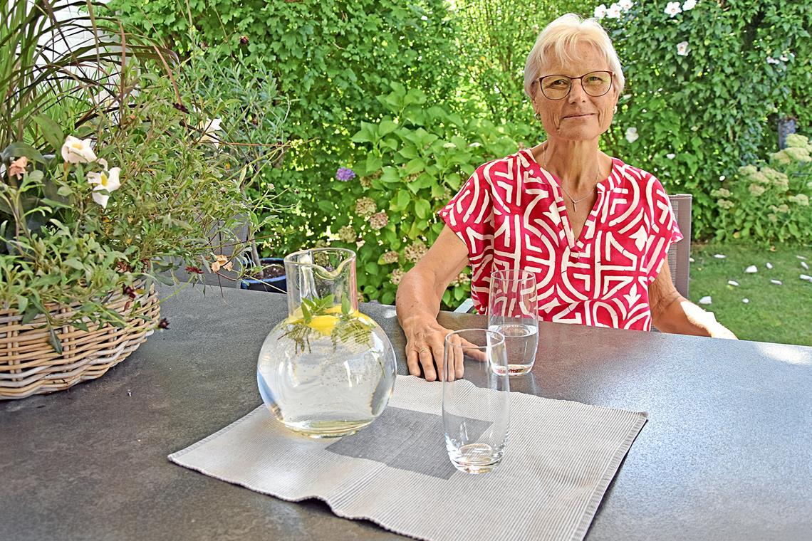 Renate Leonhardt hat in den vergangenen Monaten viel mitgemacht, aber das Lachen hat sie nicht verlernt.  Foto: Tobias Sellmaier