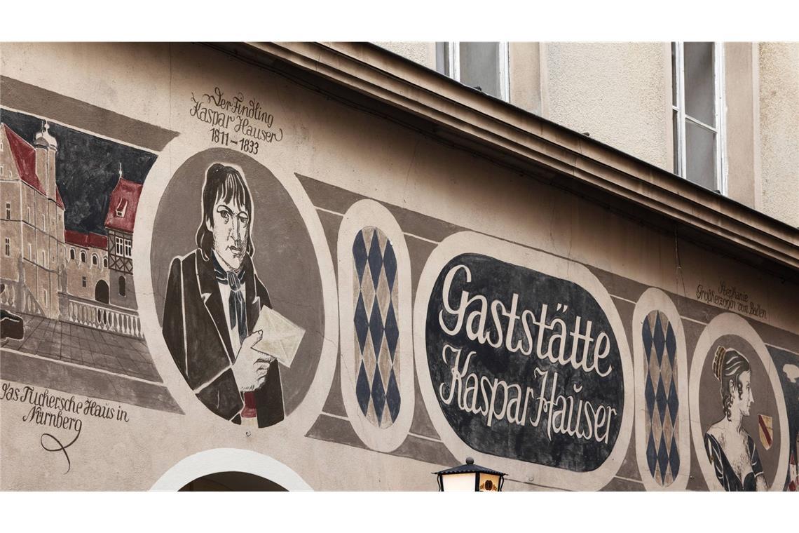 Restaurant Kaspar Hauser im bayerischen Ansbach: Kaspar Hauser (geboren angeblich am 30. April 1812, gestorben am † 17. Dezember 1833 in Ansbach) wurde als „rätselhafter Findling“ bekannt.