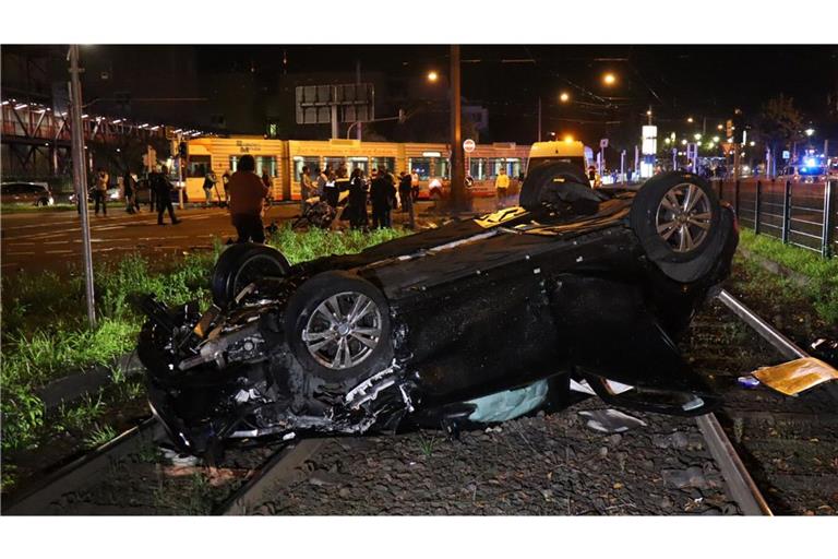 Rettungskräfte waren am Donnerstagabend im Einsatz. (Symbolbild)