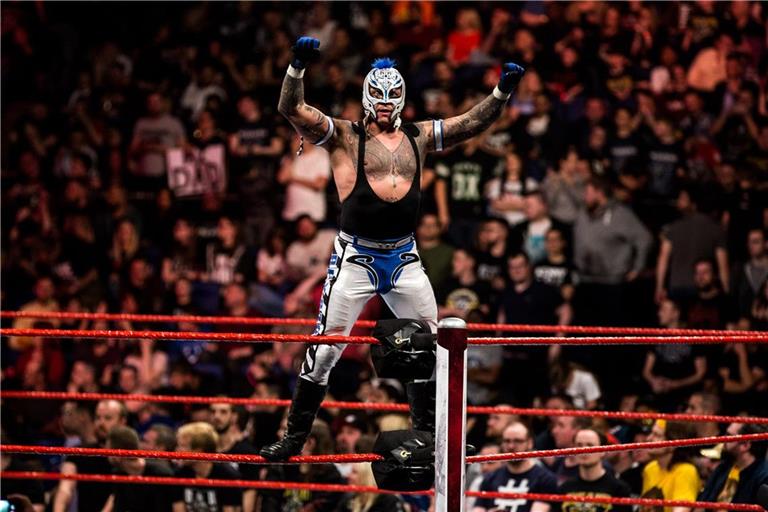 Rey Mysterio im Ring bei einem WWE-Event in London 2019.