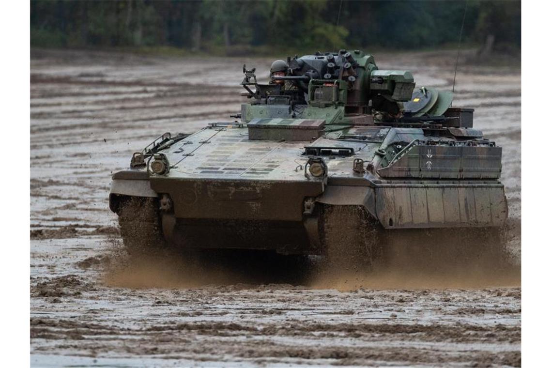 Rheinmetall baut unter anderem Schützenpanzer vom Typ Marder, die bei der Bundeswehr im Einsatz sind. Foto: Philipp Schulze/dpa