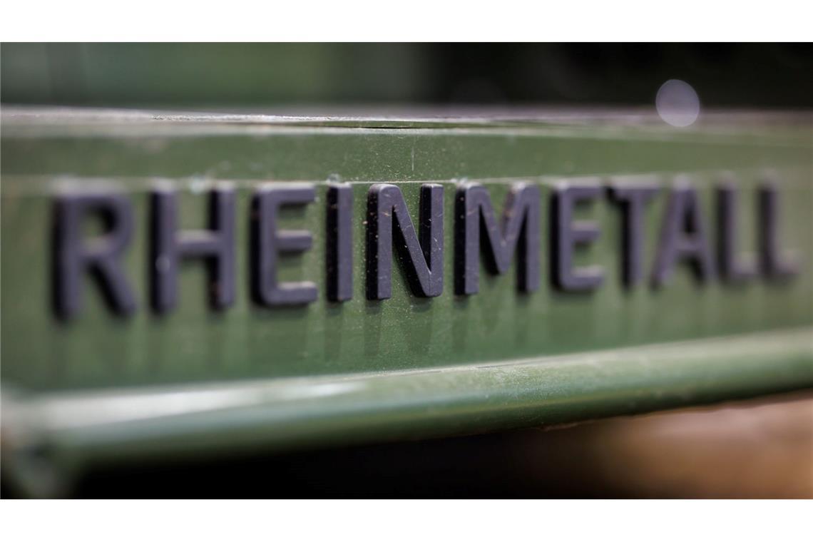 Rheinmetall-Logo auf einem Militärfahrzeug - die Nachfrage nach den Rüstungsgütern des Düsseldorfer Unternehmens ist stark gestiegen.