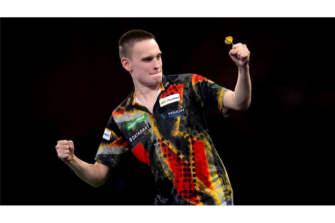 Ricardo Pietreczko aus Deutschland feiert seinen Sieg über Gian van Veen bei der Darts-WM.