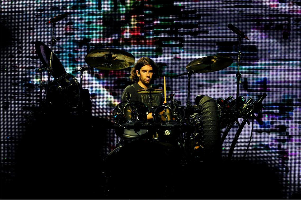 Warum ist Rob Bourdon nicht mehr als Drummer dabei?