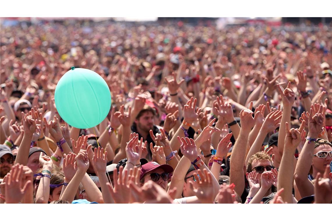 Rockfans beim Open-Air-Festival "Rock am Ring".