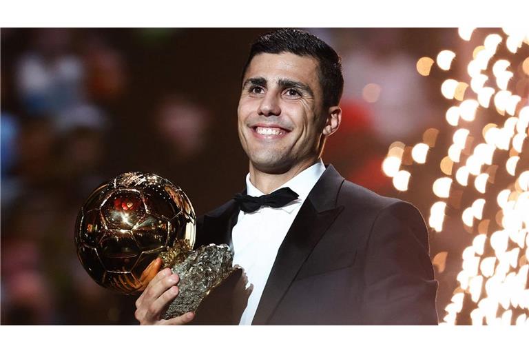 Rodri freute sich in Paris über den Ballon d’Or.