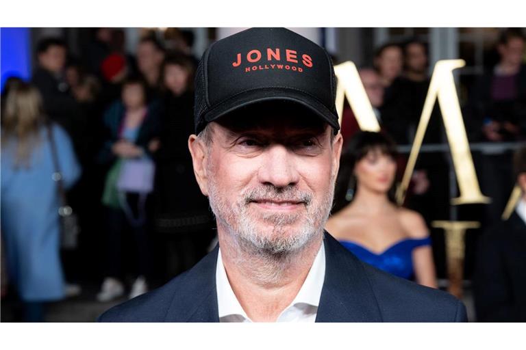 Roland Emmerich spricht in der "Bunten" über eine Krebserkrankung: "Ich wurde 2001 zweimal operiert, das war mein Krebsjahr. Das war ein Tumor mittleren Grades, aber wenn er zurückgekommen wäre, dann wahrscheinlich als hochgradiger Tumor, und das wäre mein Todesurteil gewesen."