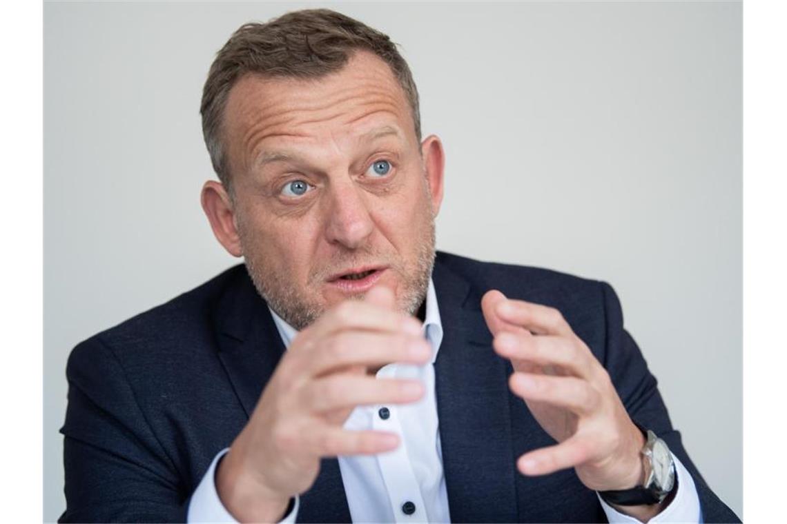 IG Metall mahnt Arbeitgeber zur Eile Roman Zitzelsberger, Bezirksleiter der IG Metall Baden-Württemberg. Foto: Tom Weller/dpa/Archivbild