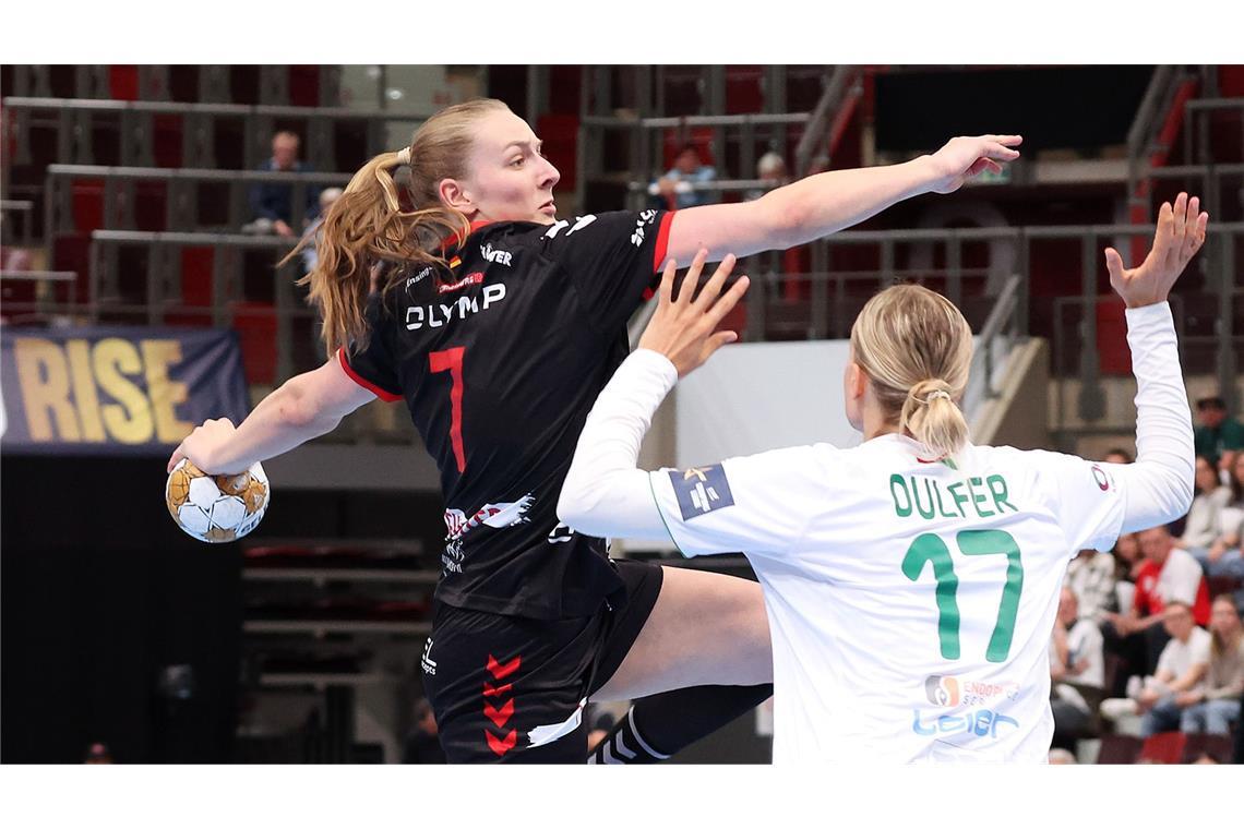Aus in der Königsklasse – voller Fokus auf die deutsche Meisterschaft Rückraumspielerin Viola Leuchter und die HB Ludwigsburg konnten sich nicht für das Final Four der Champions League qualifizieren.