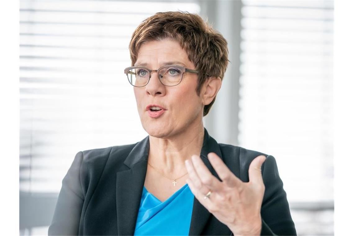 Kramp-Karrenbauer mahnt Nachfolge-Kandidaten zu Fairness Ruft zu Fairness auf: Annegret Kramp-Karrenbauer, CDU-Bundesvorsitzende und Verteidigungsministerin. Foto: Michael Kappeler/dpa