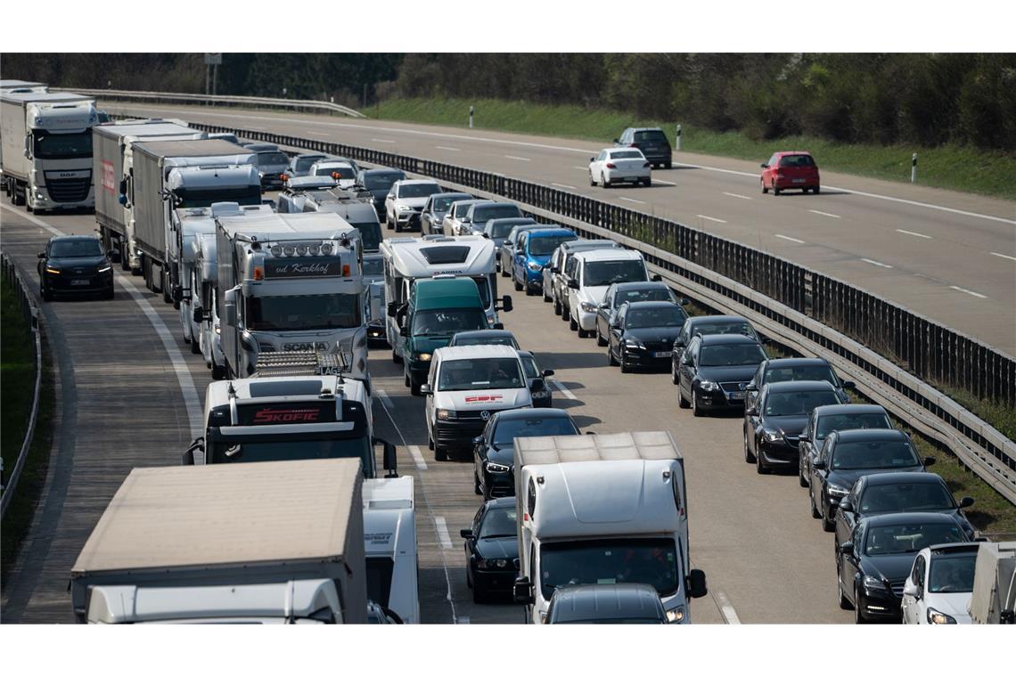 ADAC warnt vor Staus an Ostern - Sorgenkind bleibt Pforzheim Rund um Ostern wird es wieder voll auf den Autobahnen in Baden-Württemberg. (Symbolbild)