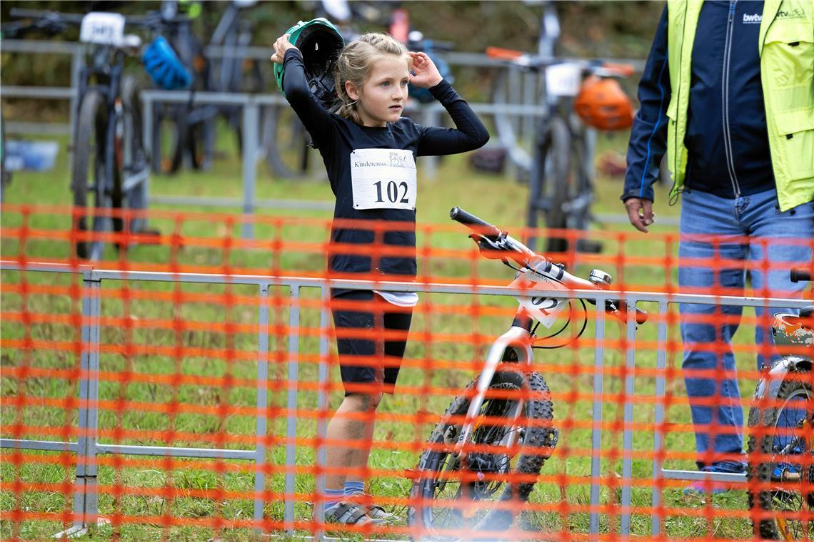 Runter mit dem Helm und rein auf die Laufstrecke.