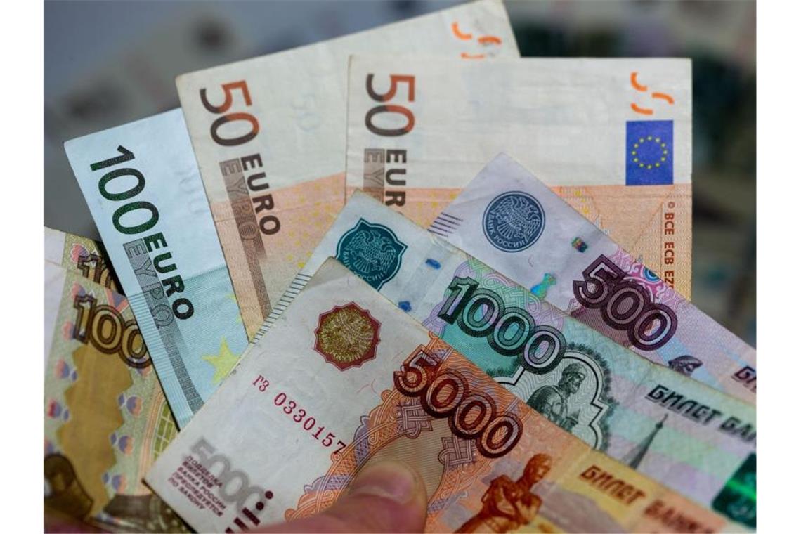Neue EU-Sanktionen gegen Russland inklusive Rating-Verbot Russland soll mit neuen Sanktionen weiter international isoliert werden. Foto: Jens Büttner/dpa-Zentralbild/dpa