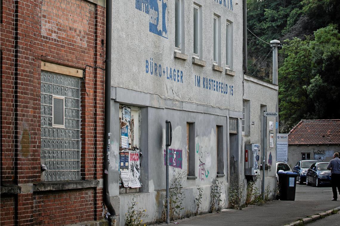 Rustikaler Charme oder einfach nur verwahrlost? In jedem Fall täte der Wilhelmstraße eine Aufwertung gut, zumal hier laut Großmann viel Potenzial schlummert. Fotos: Alexander Becher