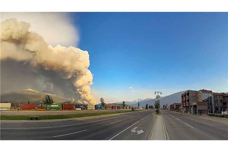 Sämtliche 25 000 Einwohner von Jasper sowie Touristen wurden wegen der Feuer evakuiert.