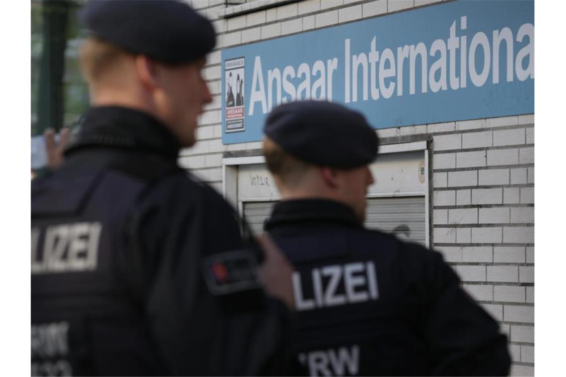 Seehofer verbietet Salafisten-Verein Ansaar salafistischen Verein Ansaar International sowie mehrere Teilorganisationen der islamistischen Vereinigung verboten. Foto: Martin Gerten/dpa