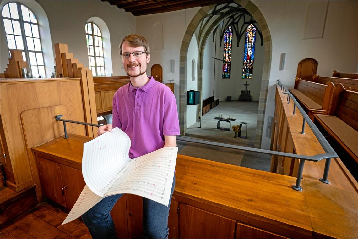 Samuel Walther hat das Stück „Wie sein eigenes Herz“ für den Backnanger Kammerchor geschrieben. In der Stiftskirche ist es nun erstmals zu hören. Der Eintritt ist frei. Foto: Alexander Becher