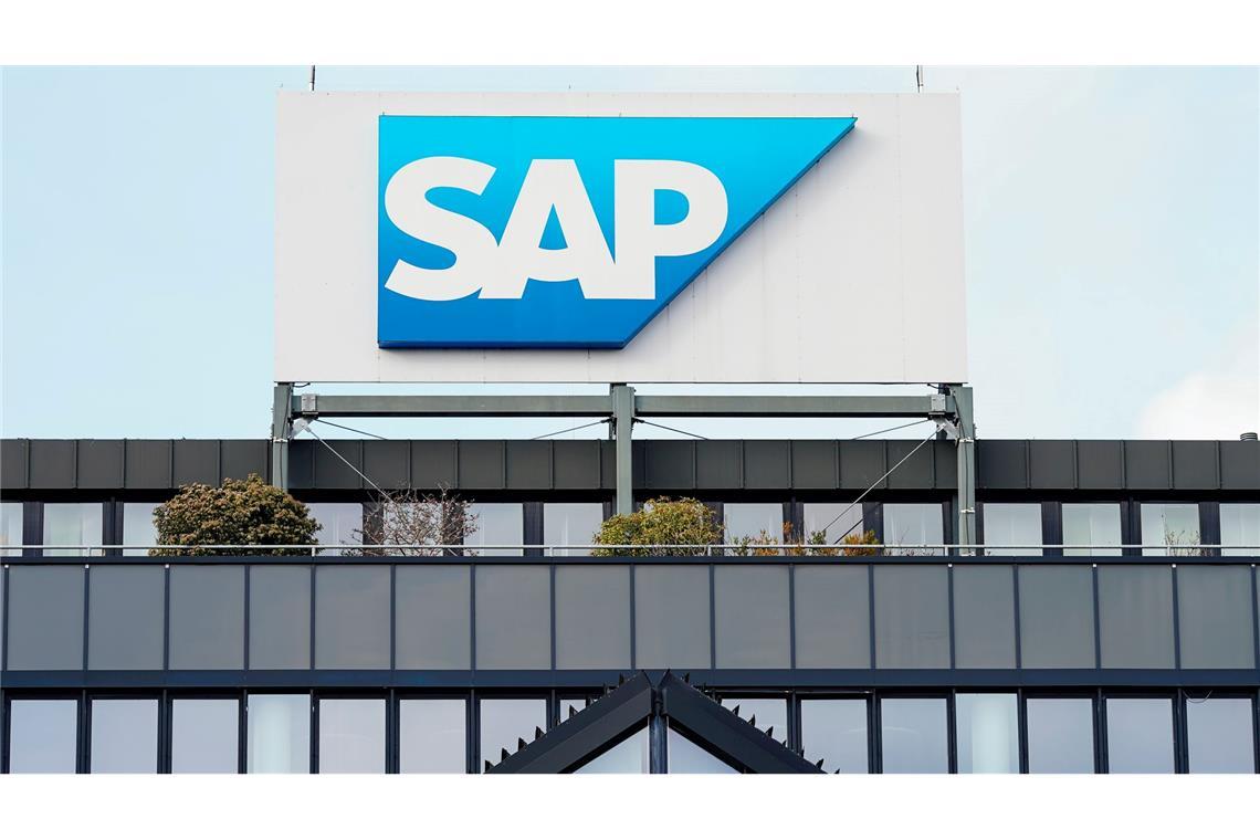 SAP weitet sein Stellenabbauprogramm wegen der hohen Nachfrage bei den Beschäftigten aus - nun sollen 9.000 bis 10.000 Jobs gestrichen werden. (Archivbild)