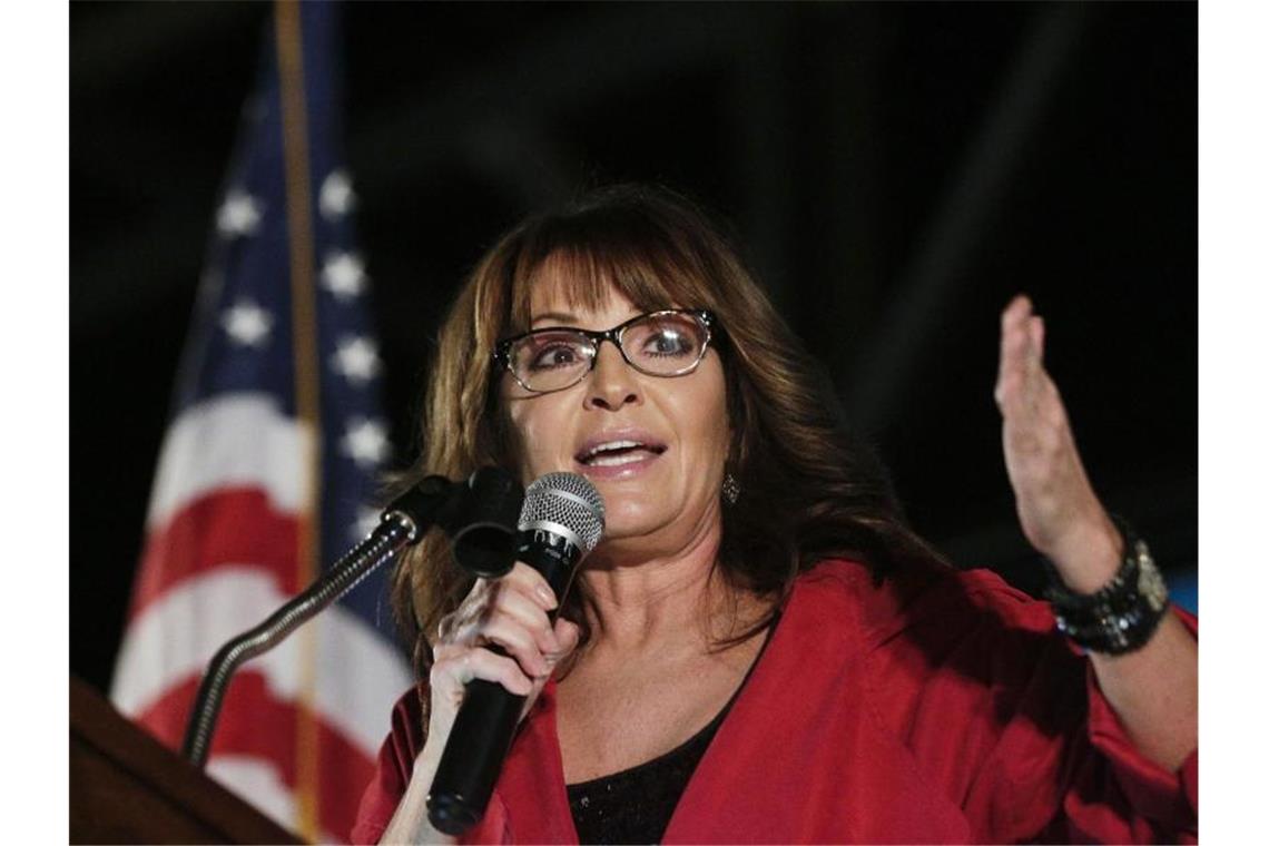 US-Politikerin Palin nach positivem Covid-Test in Restaurant Sarah Palin spricht 2017 bei einer Kundgebung in Montgomery. Foto: Brynn Anderson/AP/dpa