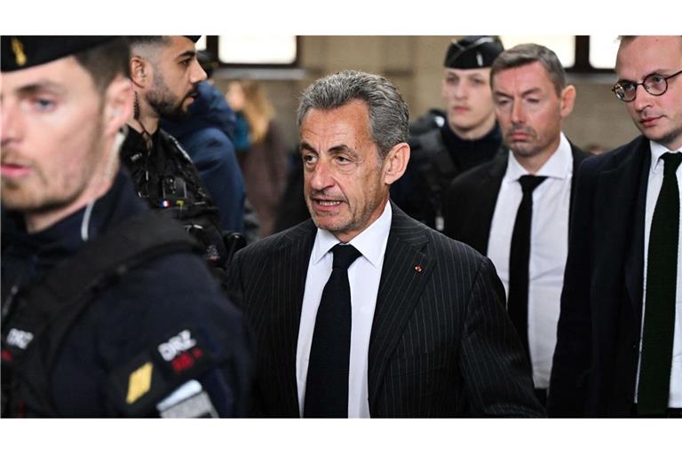 Sarkozy muss nach dem  Urteil des Kassationsgerichts ein Jahr Haft mit Fußfessel verbüßen.